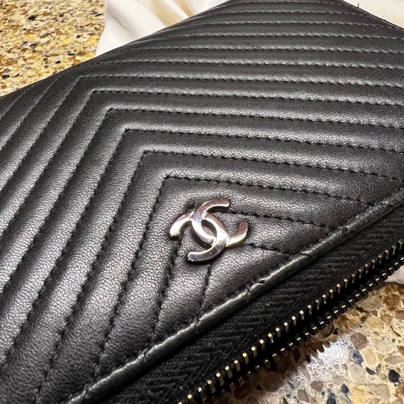 Chanel Wallet - Picture 14 of 17